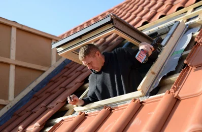 Pose de fenêtres de toit Velux à Montalembert